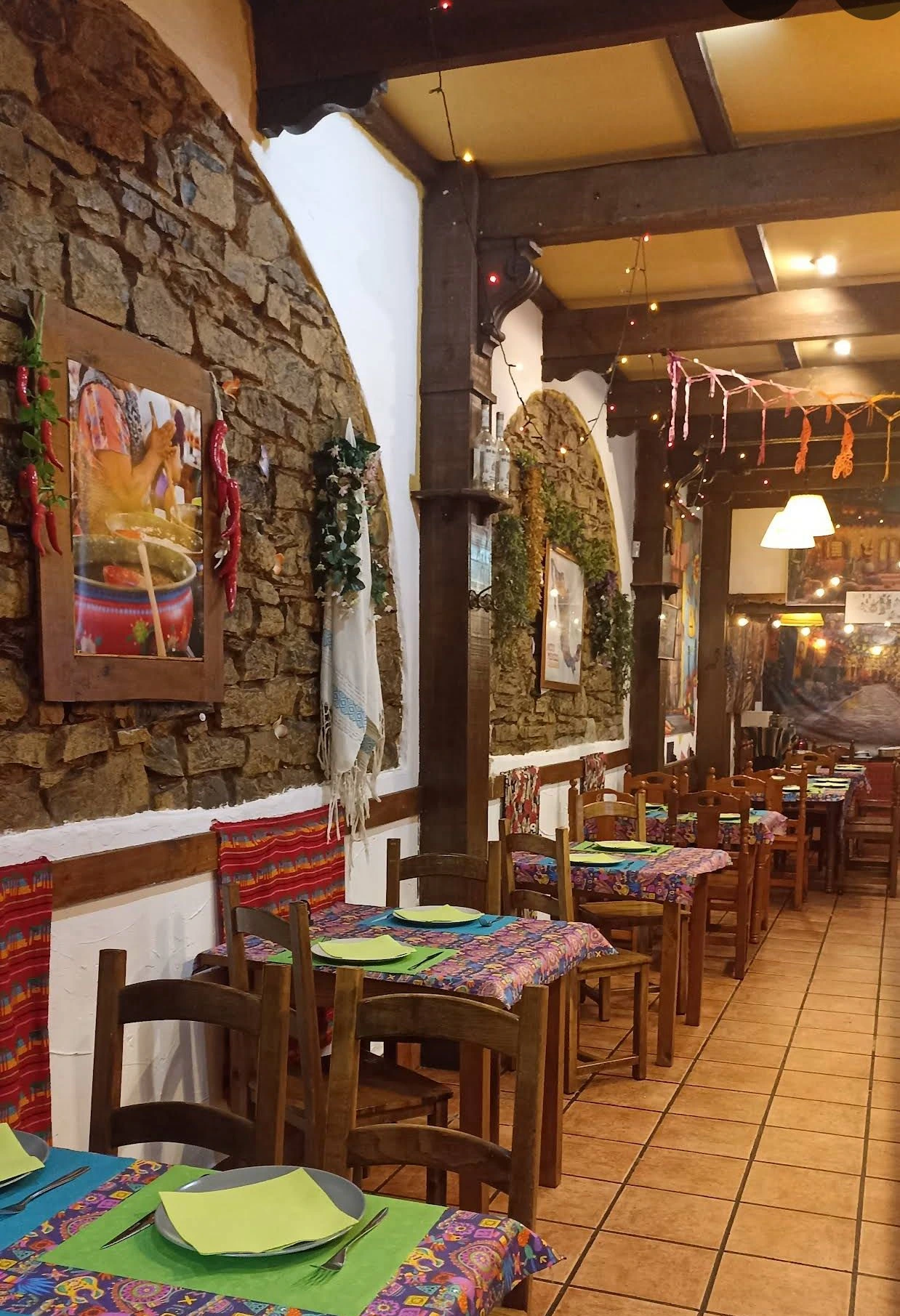 Mesas con manteles tradicionales mexicanos